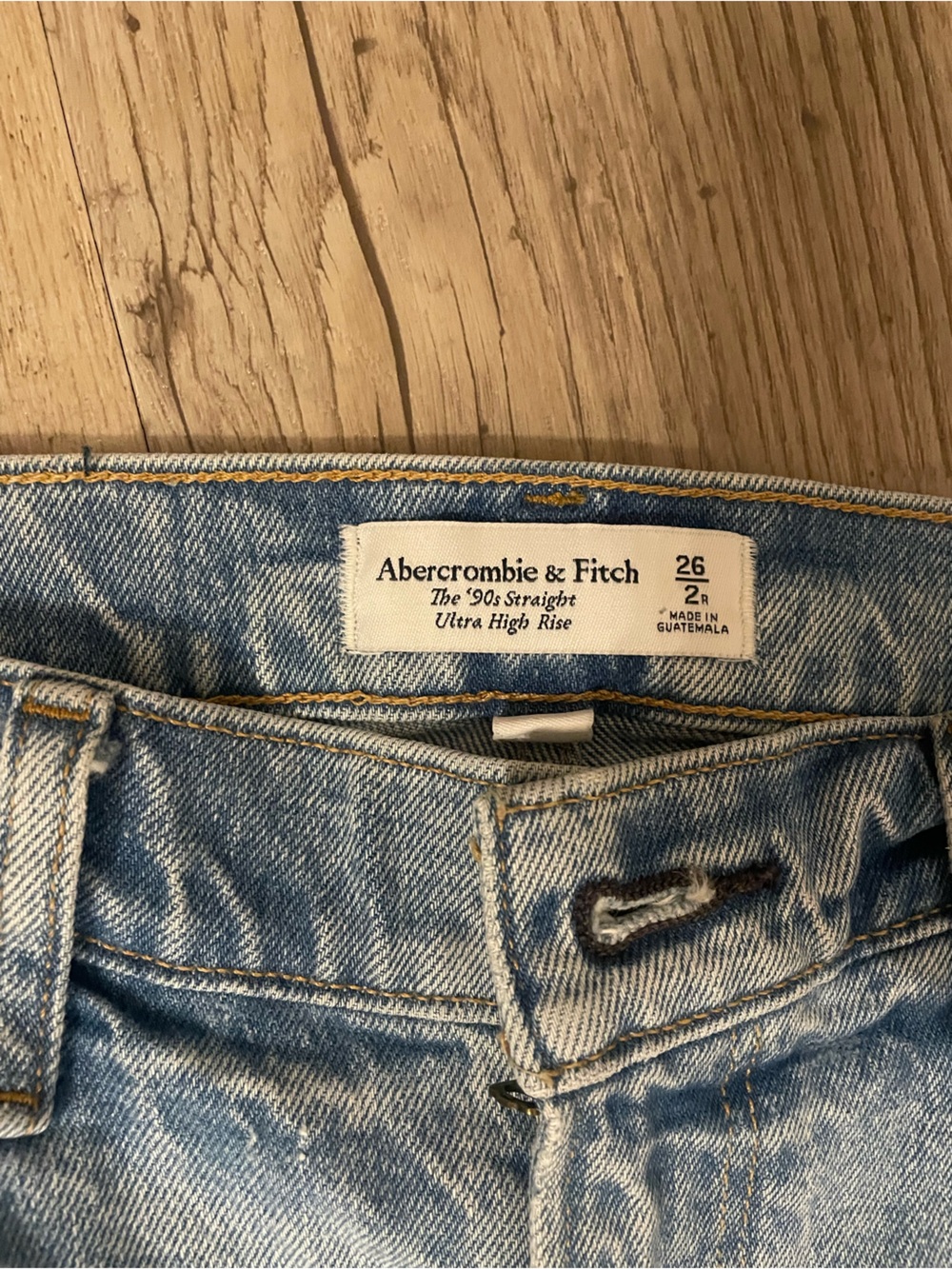 Abercrombie & Fitch Light Wash Women’s Slim Straight Jeans